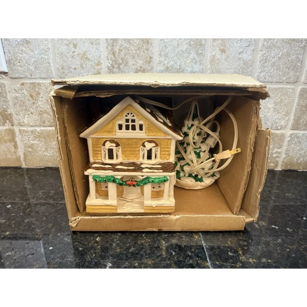 VTG Department‎ 56 Glazed Ceramic 1980's Snow Village Ridgewood House Tree Light